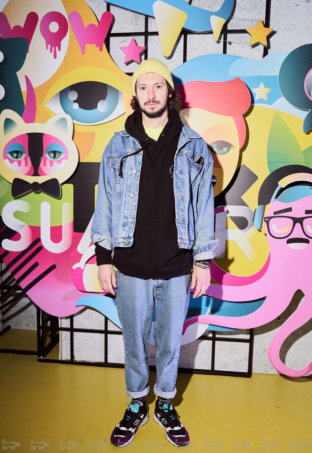 На Кирилле: свитшот группы «Мумий Тролль», футболка Public Possession, куртка из контрабандного груза из 90-х, кроссовки New Balance