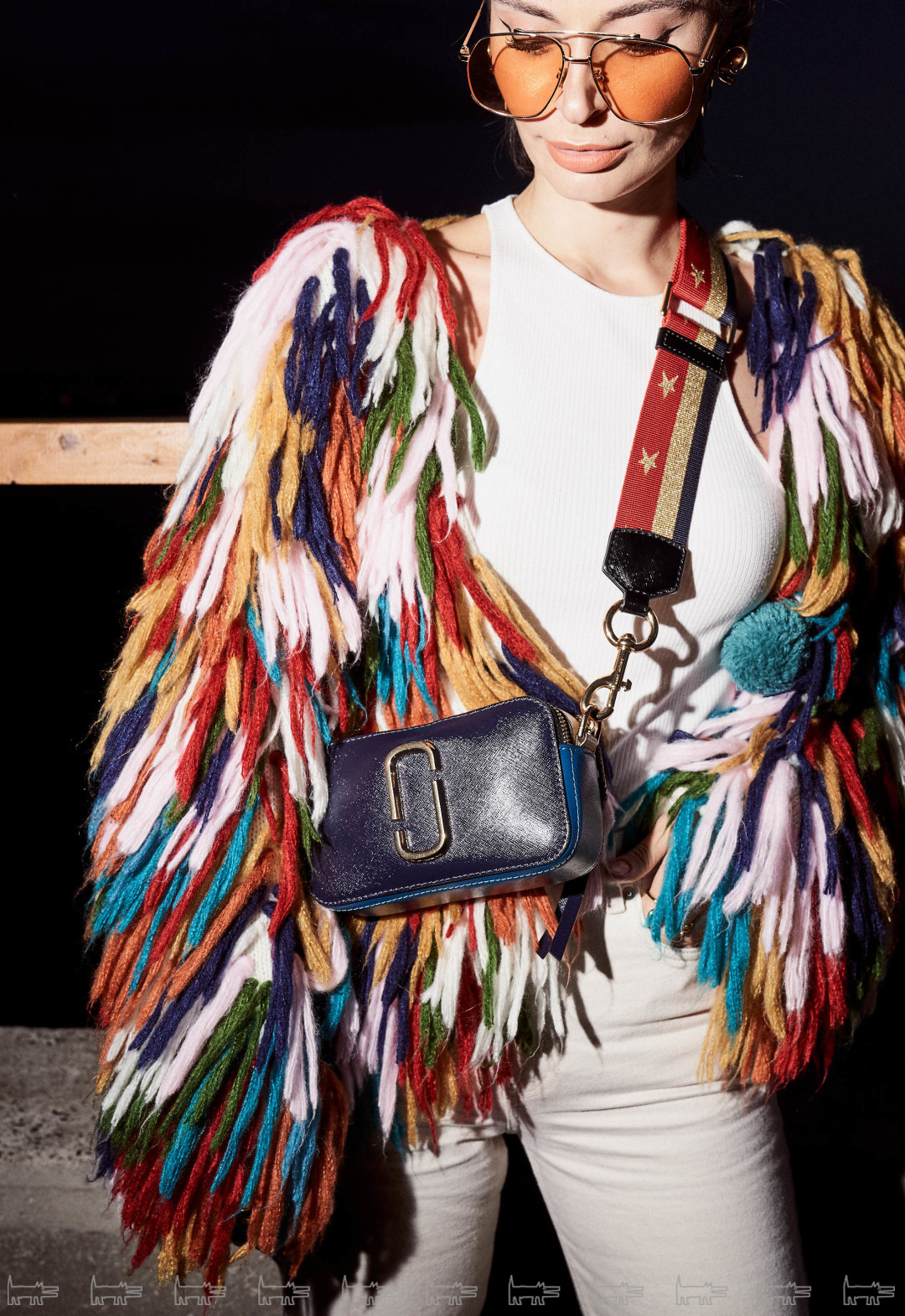 На Анастасии: кардиган, заказанный на Бали специально для фестивалей, топ и джинсы & Other Stories, сумка Marc Jacobs, украшения Curie