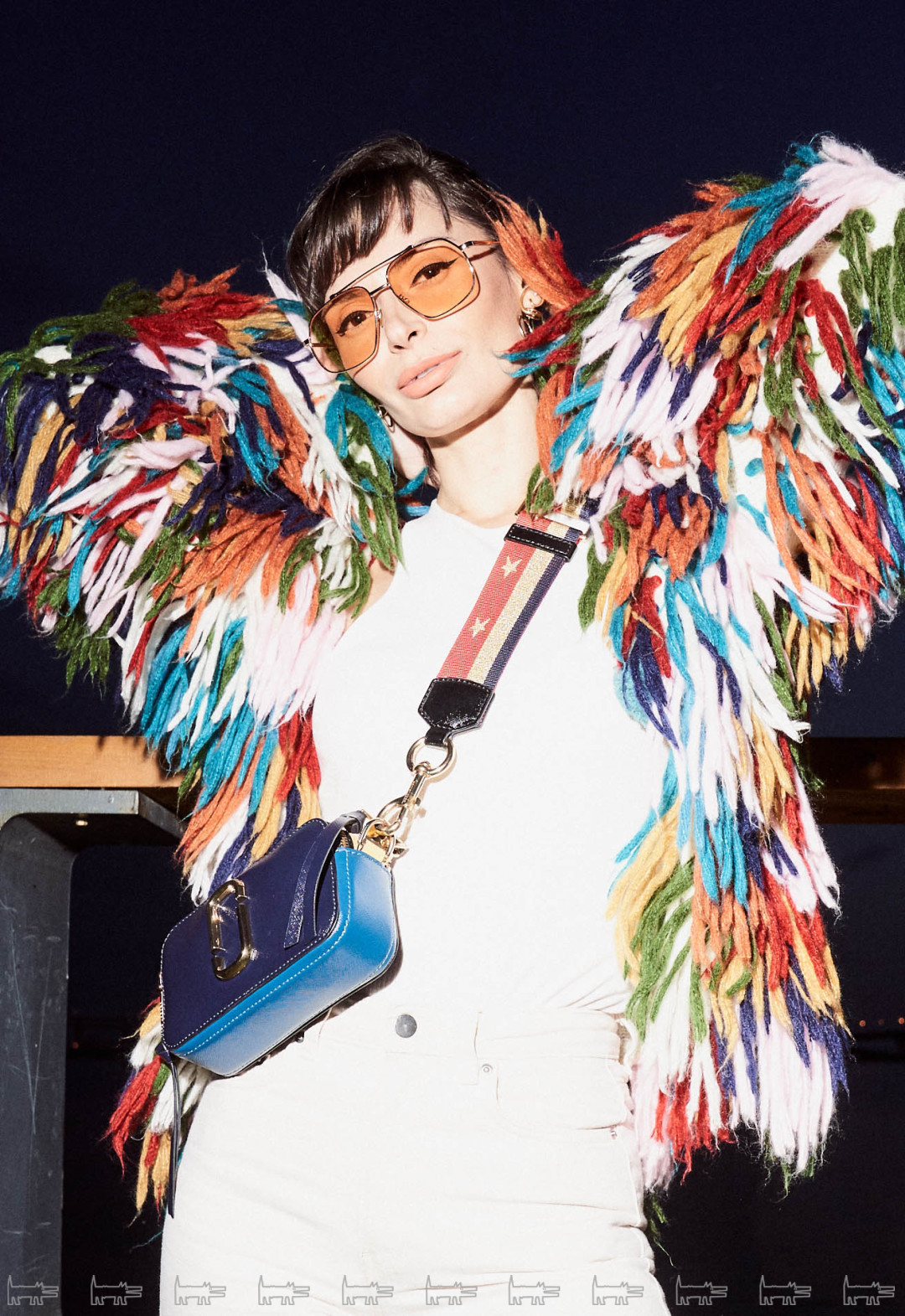 На Анастасии: кардиган, заказанный на Бали специально для фестивалей, топ и джинсы & Other Stories, сумка Marc Jacobs, украшения Curie