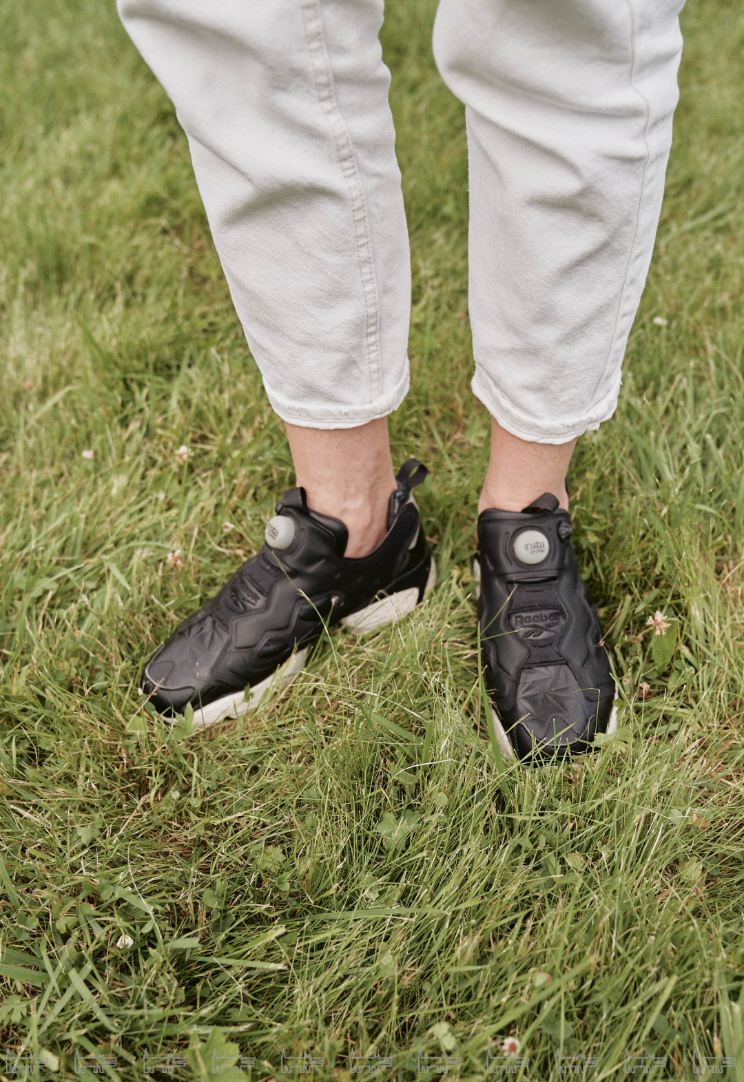 На Алесе: джинсы H&M, кроссовки Reebok