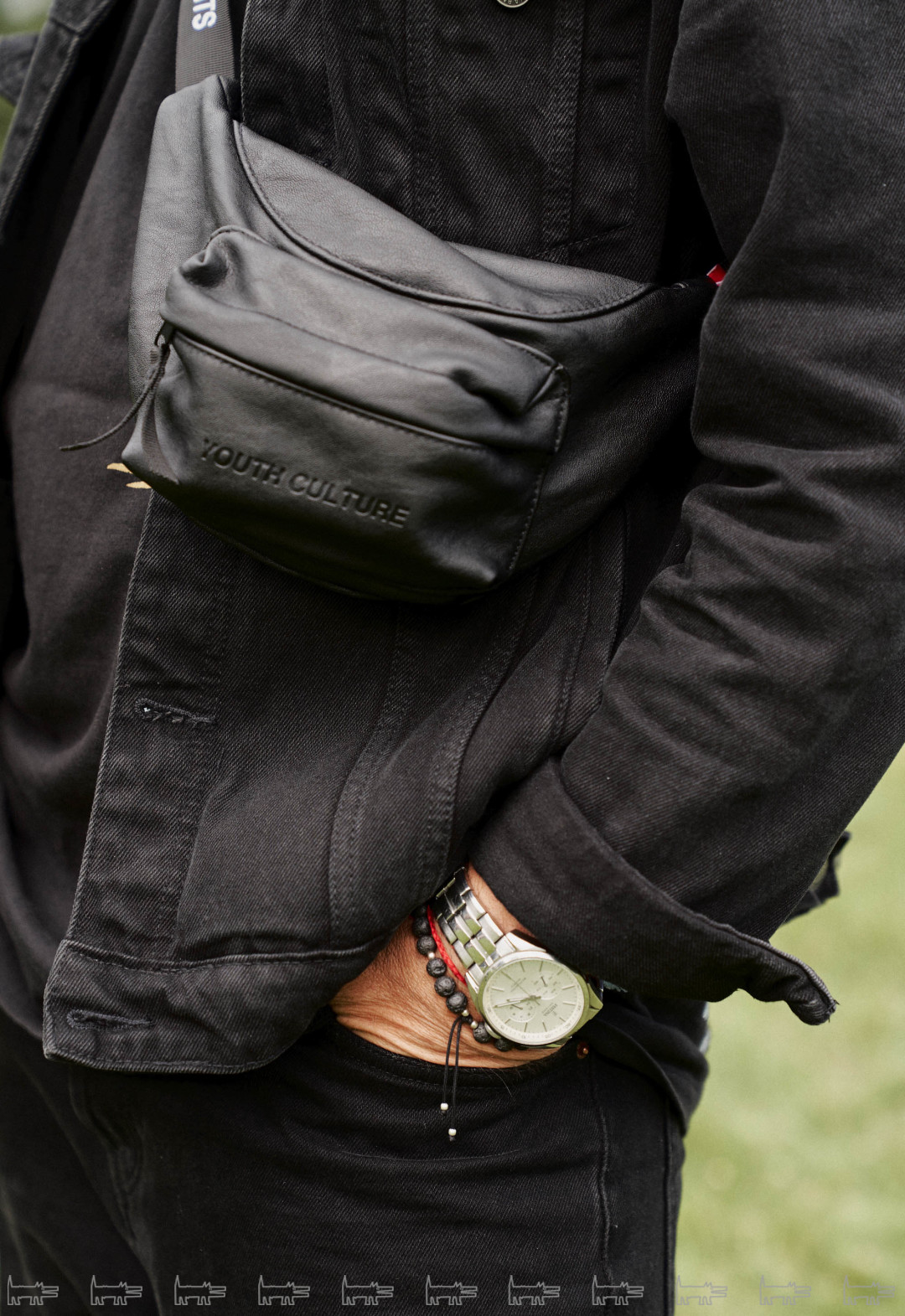 На Александре: куртка, брюки и сумка Bershka, футболка Selected Homme