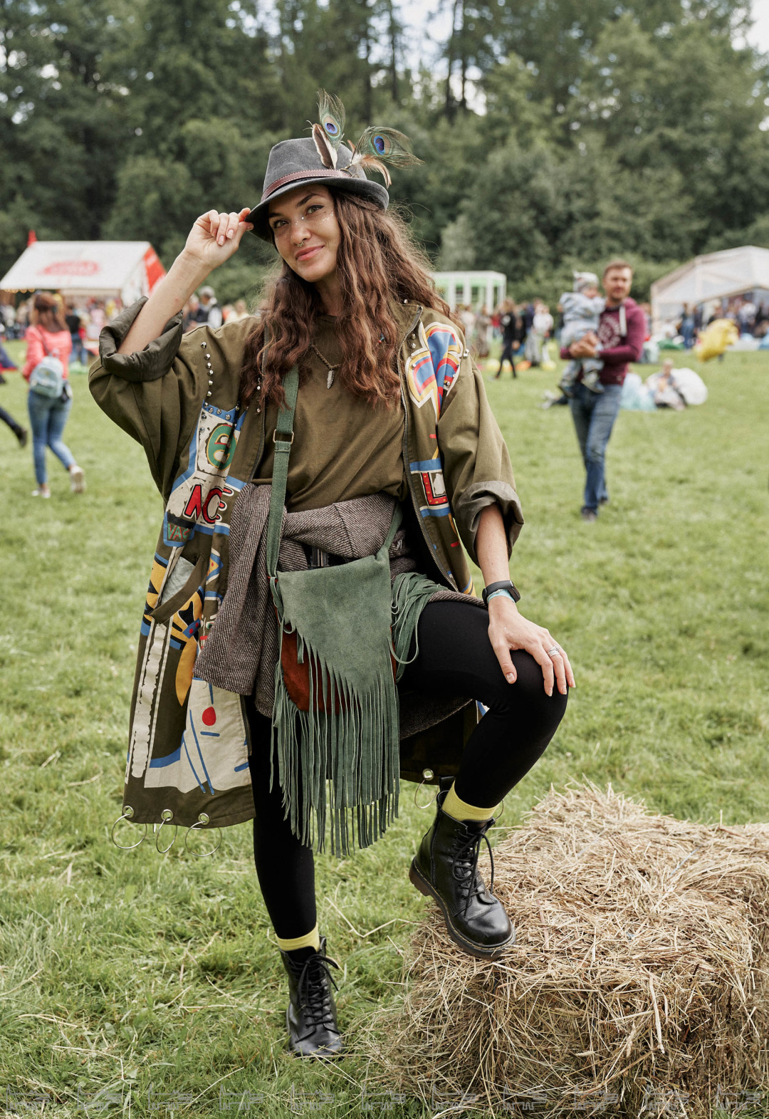 На Таре: куртка с бангкокского блошиного рынка, индийская сумка, шляпа, подаренная свекровью