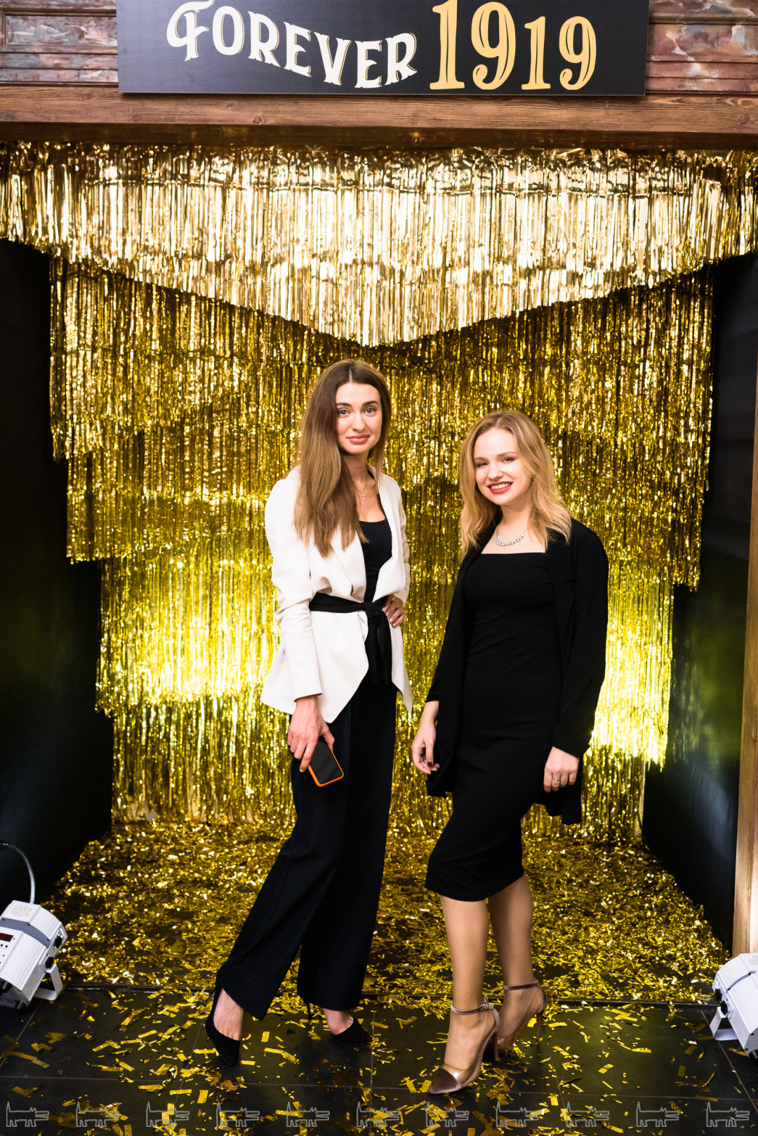 Елена Чернова, Яна Кон