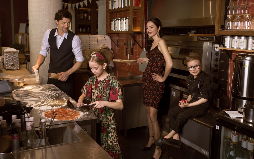 Юрий и Влада Смекаловы с детьми — Златой и Стефаном