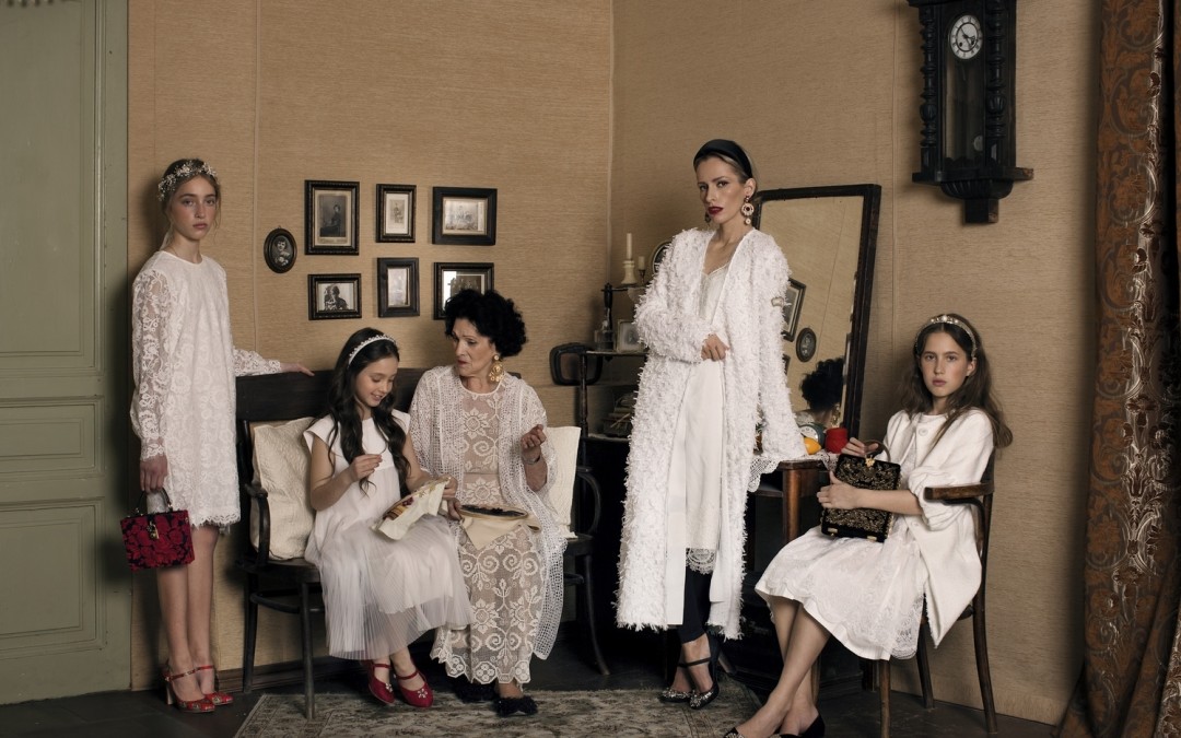 Юлия Воронова с мамой Екатериной Георгиевной и дочерьми — Станиславой, Ульяной и Евой