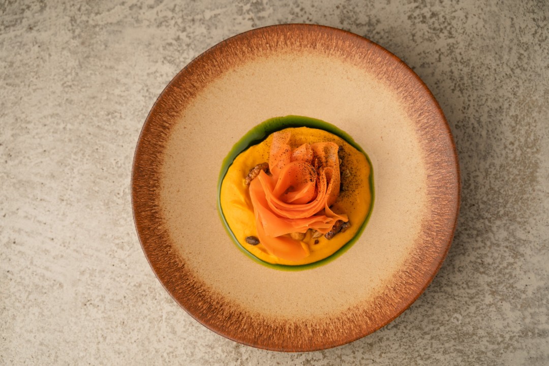 Хумус из печеной моркови и грецкий орех