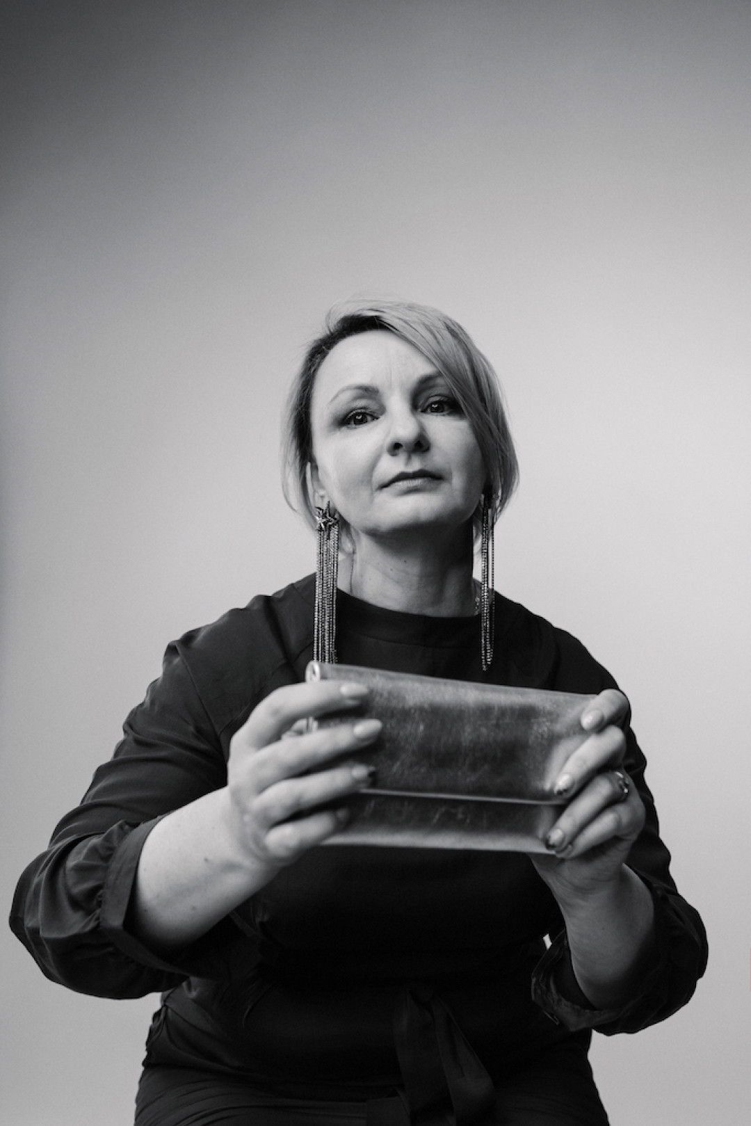 На Анастасии Котовой: платье Gabrielle_27, серьги Caviar Jewellery, сумка Asya Malbershtein