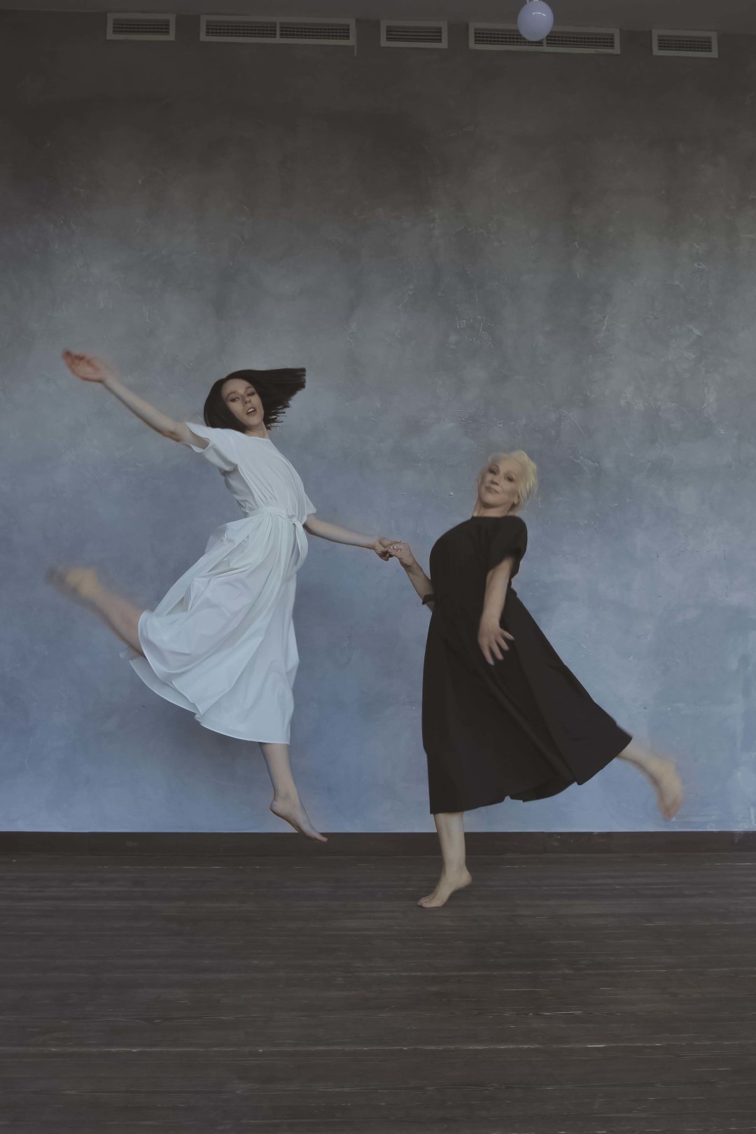 На Кате Иванчиковой и Нине Васильевне: платья MY812