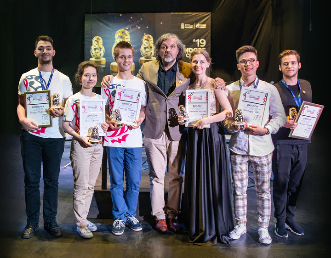 Эмир Кустурица с победителями фестиваля