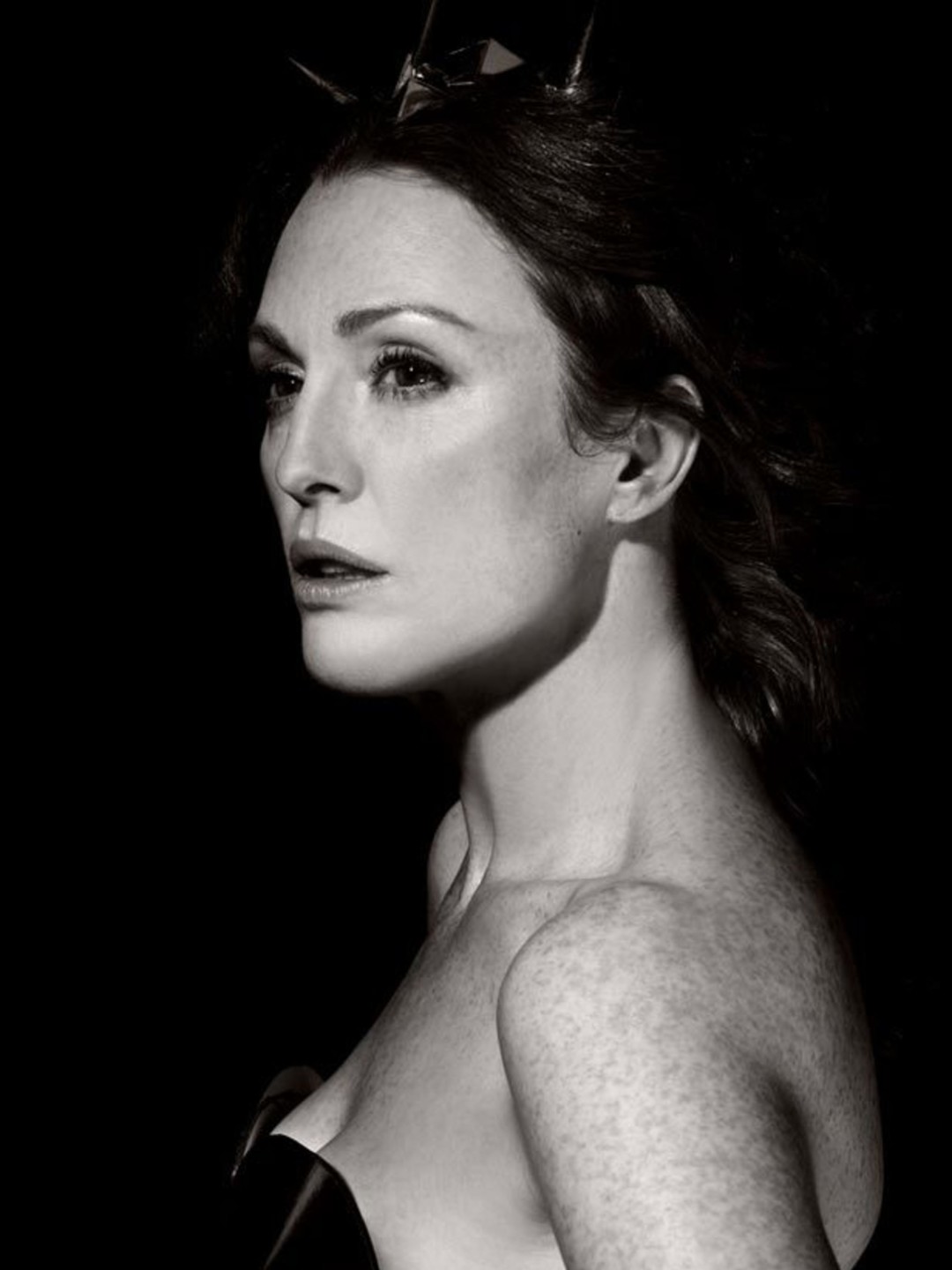 Джулианна Мур в объективе Карла Лагерфельда, 2011