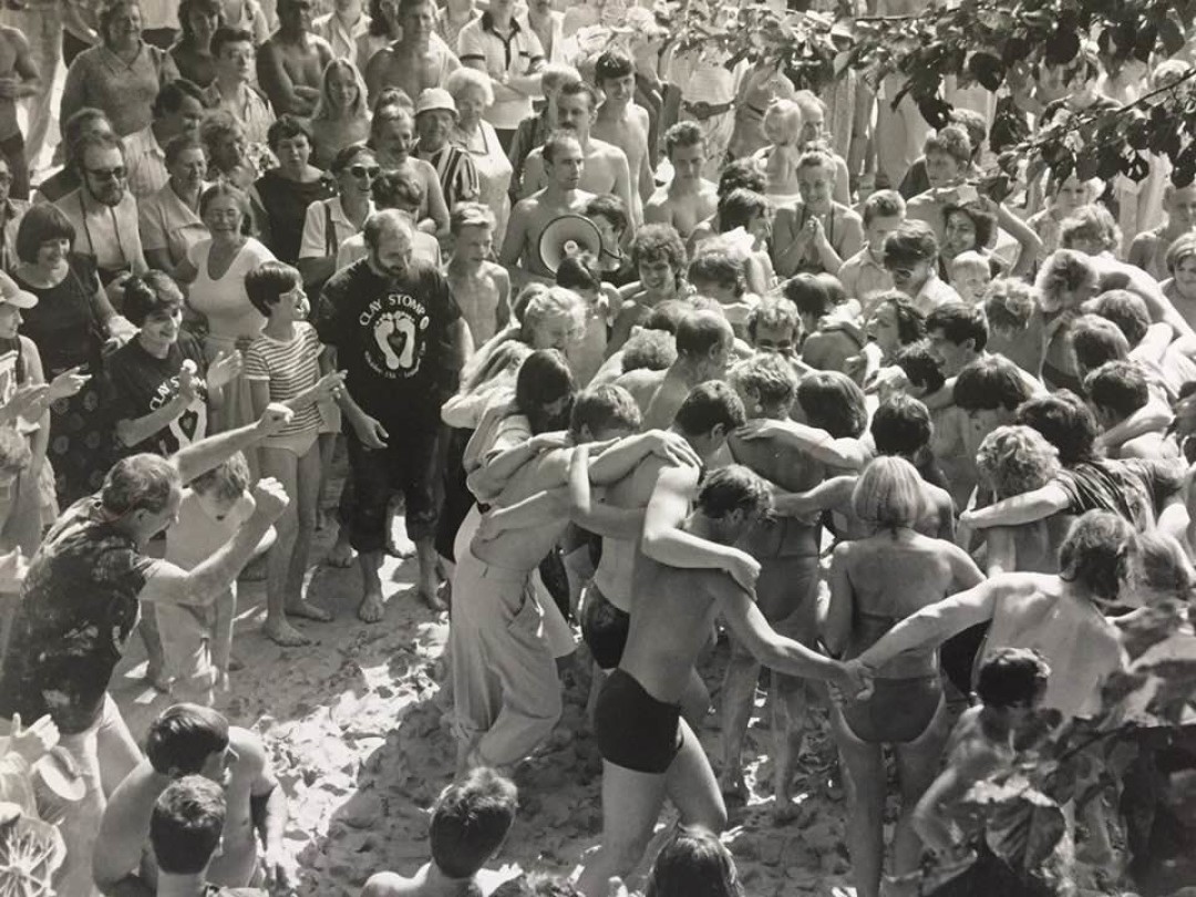 Во время акции «Глина, скрепляющая дружбу» в 1989 году в Ленинграде