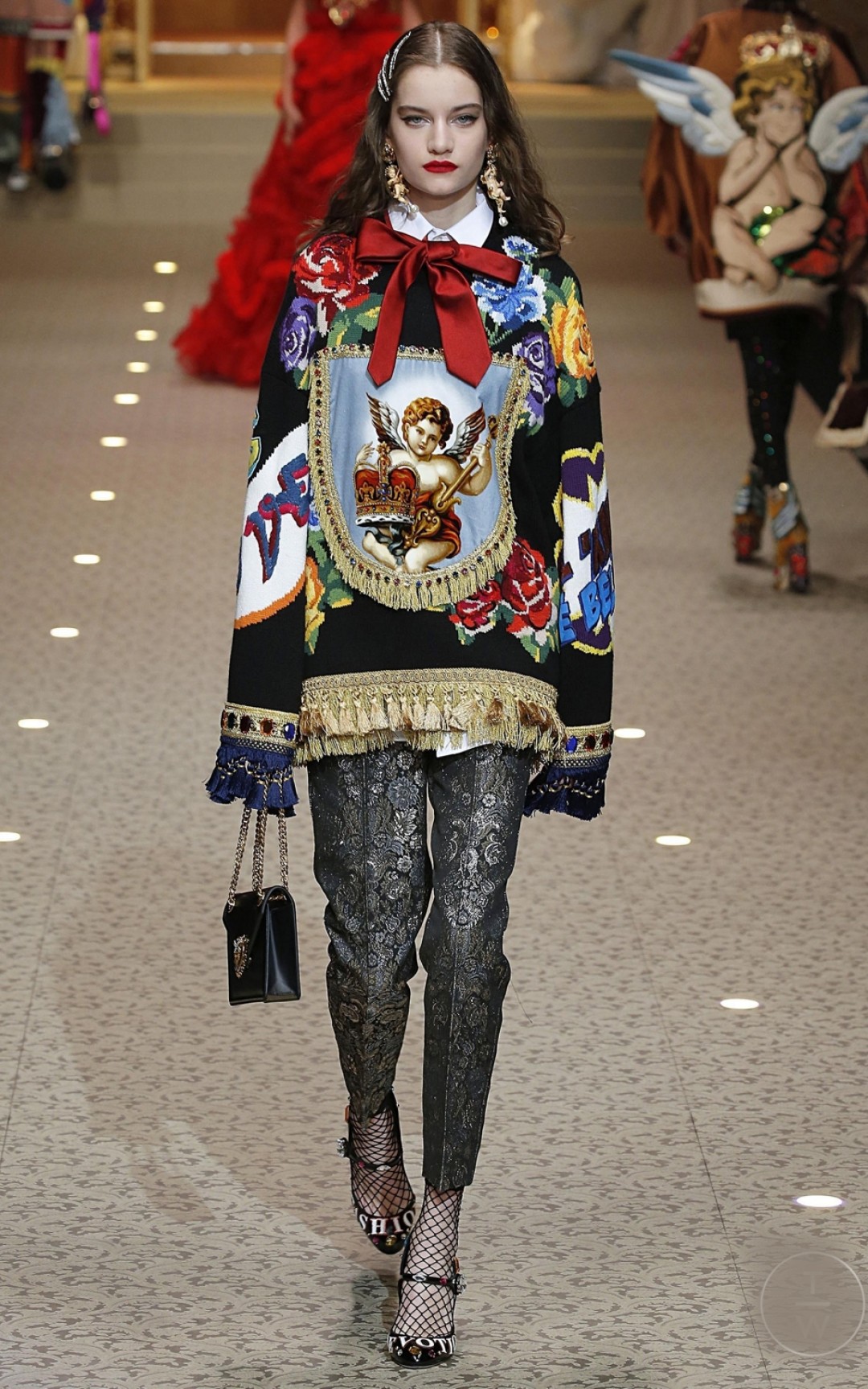 На счету воспитанницы Aurora Model Management Алины Болотиной кутюрные показы Chanel, Fendi, Valentino, шоу Dries Van Noten, Dolce & Gabbana и Prada