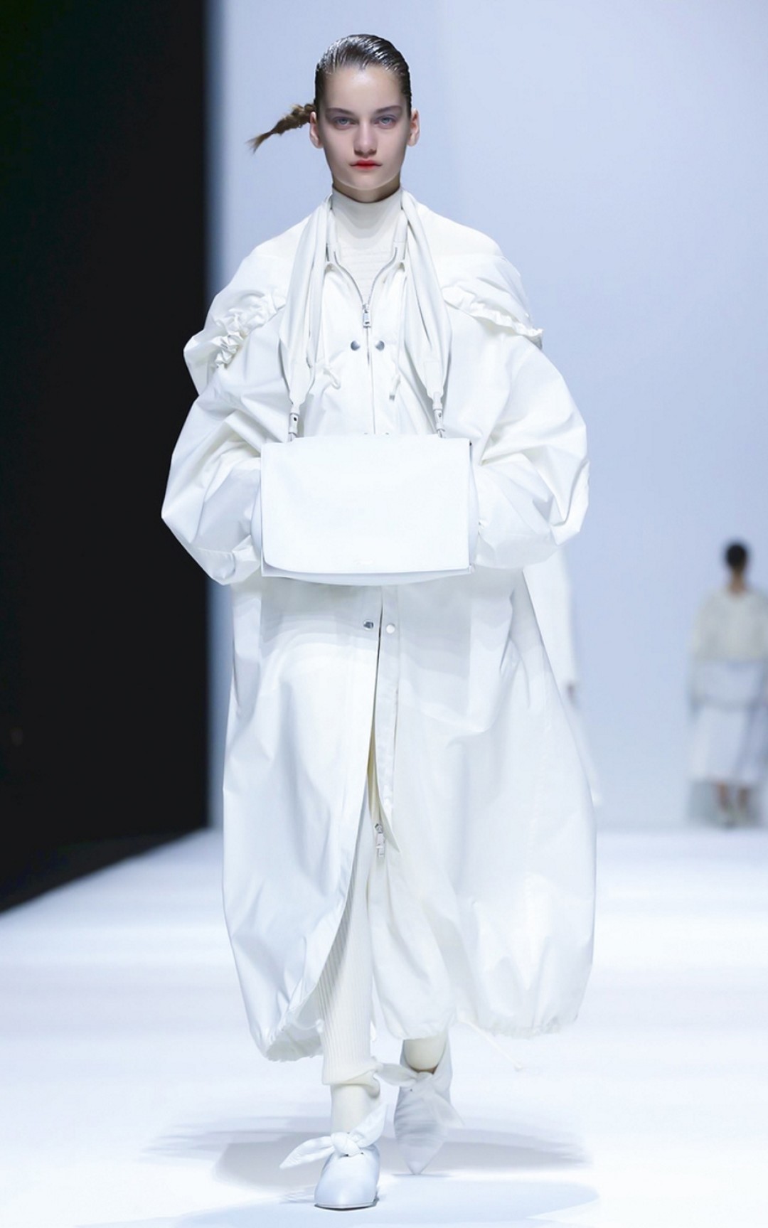 На счету воспитанницы Aurora Model Management Алины Болотиной кутюрные показы Chanel, Fendi, Valentino, шоу Dries Van Noten, Dolce & Gabbana и Prada