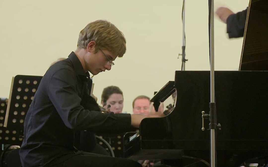 Cтудент Консерватории Александр Болотин выступает с сольными концертами в Большом и Малом залах Филармонии, Концертном зале Мариинского театра