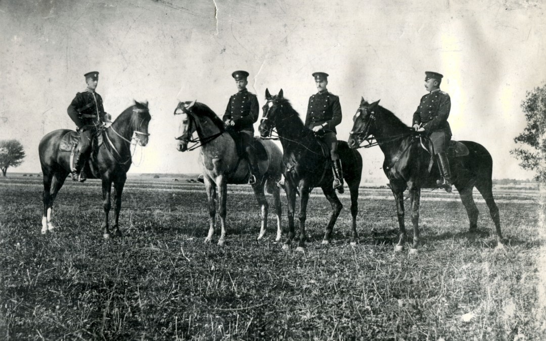 На конях (слева направо): прапрадед Константин Васильевич Екимов (1873–1956) и его братья Василий Васильевич, Михаил Васильевич и Федор Васильевич.