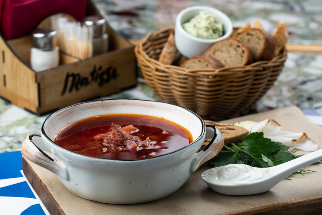 Борщ с салом, 280 руб.