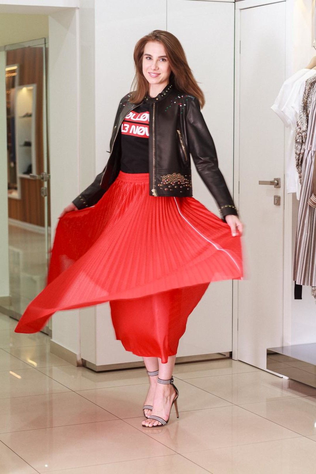 Кожаная куртка Vаlеntinо - сезонная модель, которая прослужит не один год 236 500 - 50% = 118 250 рублей