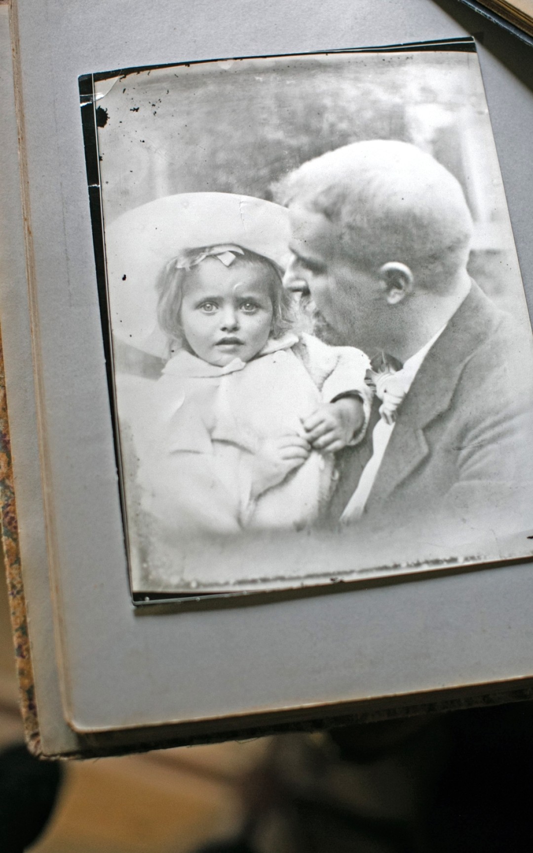 Зять архитектора Леонтия Бенуа архитектор Людвиг Шретер со своей дочерью Марианной — будущим архитектором