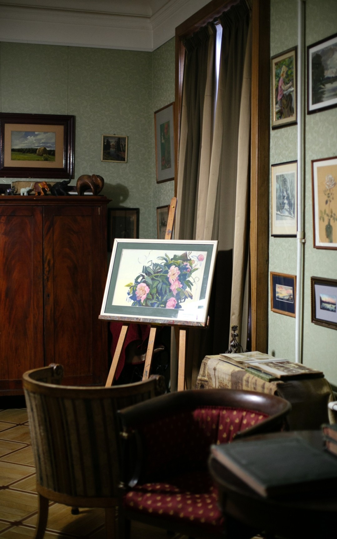 «Пионы» — акварель Зинаиды Серебряковой, племянницы Леонтия Бенуа. Из домашней коллекции