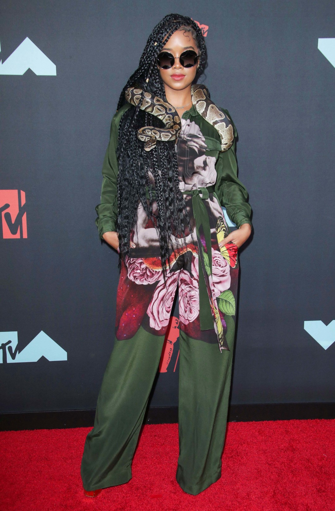 Певица H.E.R. в Valentino