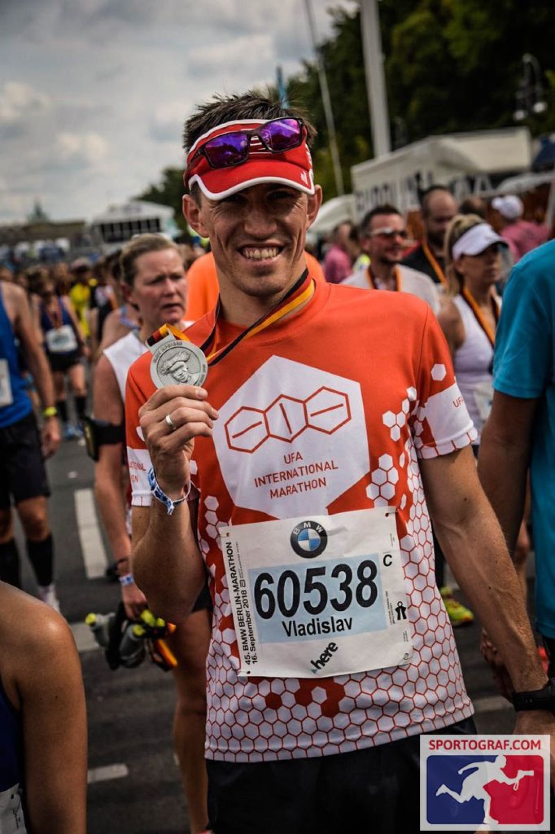 Владислав Литвинчук, Участвовал в марафонах в Нью-Йорке, Чикаго, Лондоне, Берлине, Москве и Санкт-Петербурге. Лучший результат – два часа пятьдесят