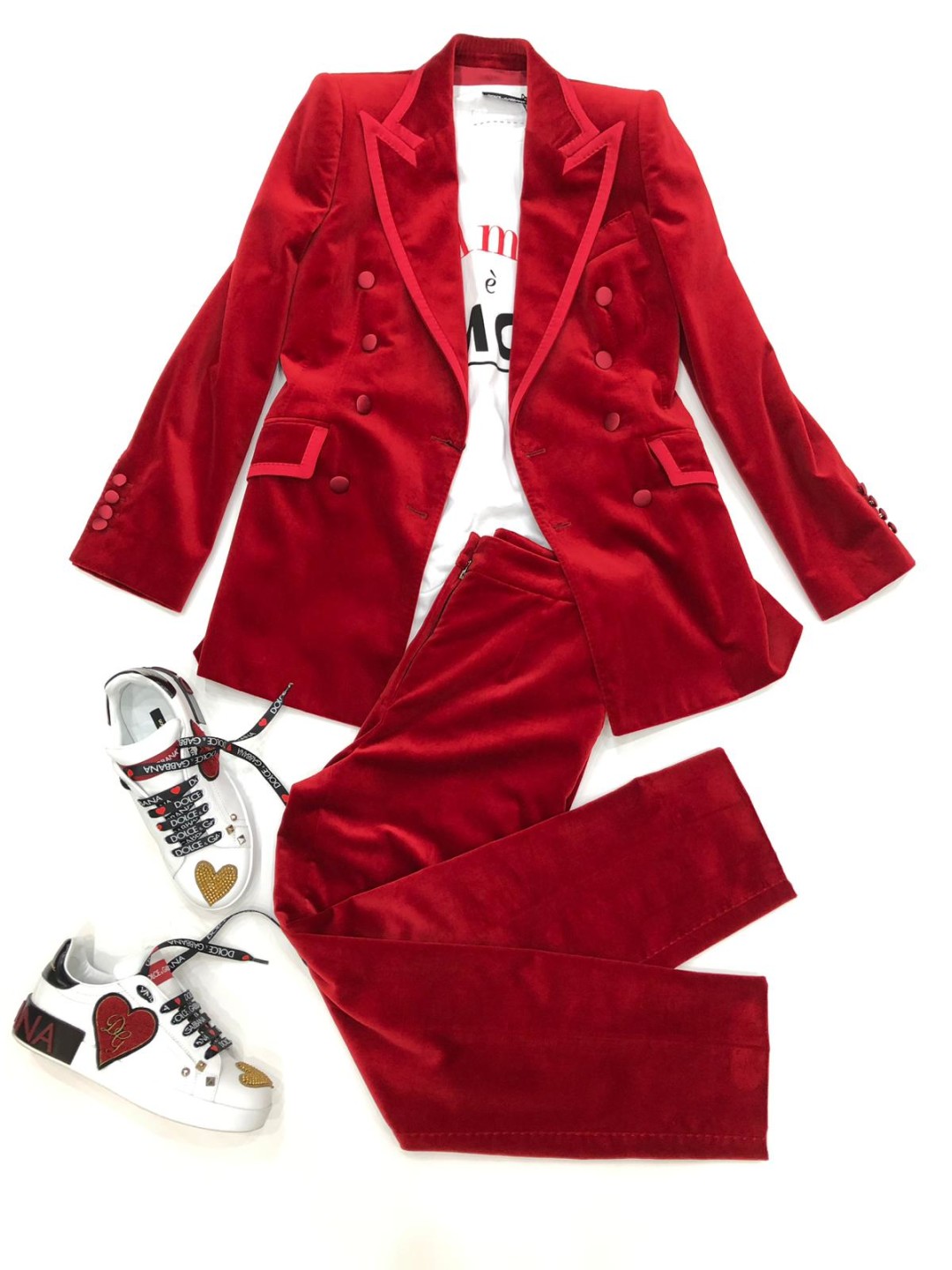 Роскошный бархатный костюм Dolce&Gabbana, можно носить и с каблуками, и с кроссовками (но в кроссовках бегать удобнее)