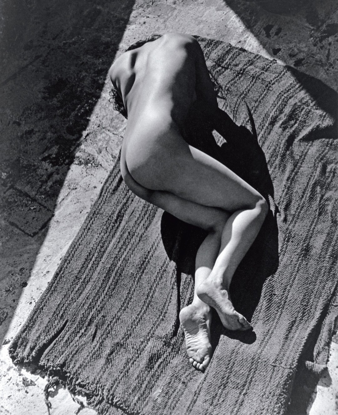 Эдвард Уэстон. Тина Модотти на плоской крыше, 1924 год