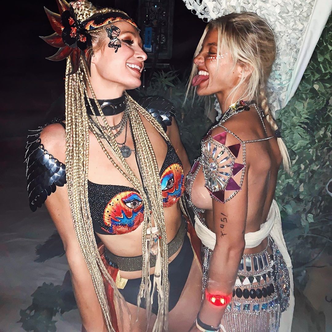 Пэрис Хилтон и модель Беатриц Мониз Рамос. Фото: @beatrizmonizramos