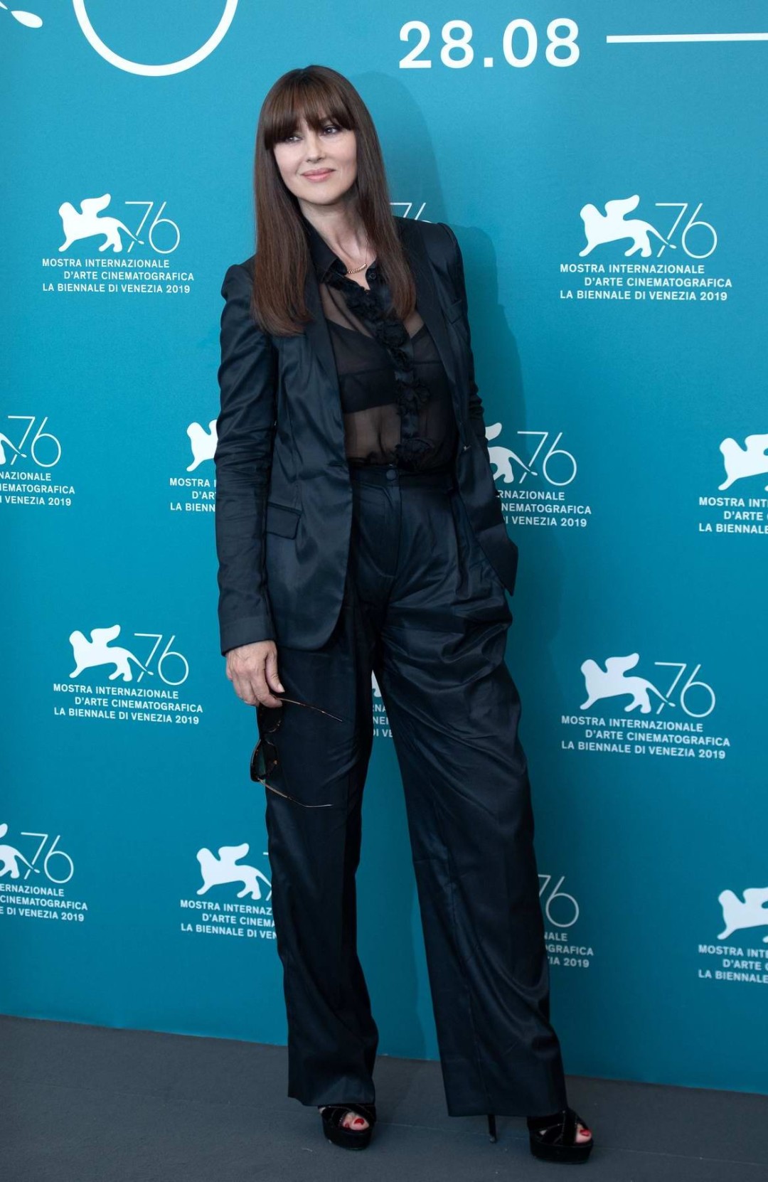 Моника Беллуччи в Dolce & Gabbana на фотоколле премьеры фильма «Необратимость»