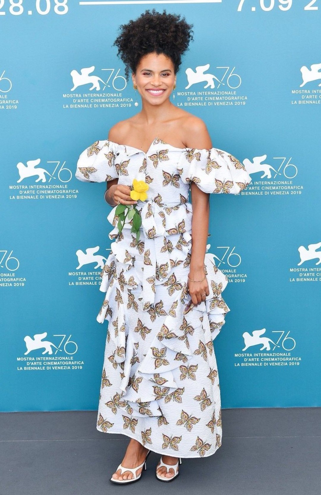 Зази Битц в Rodarte на фотоколле премьеры фильма «Джокер»