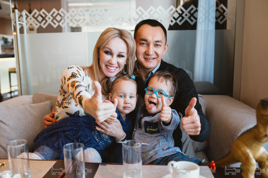 Лариса Алина, ее муж Рим, сын Карим и дочь София