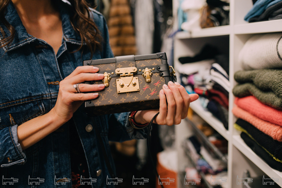 Мода настолько многогранна и быстротечна, что гнаться за ней нет смысла. Поэтому я считаю, что основа стильного гардероба – это хорошие базовые вещи