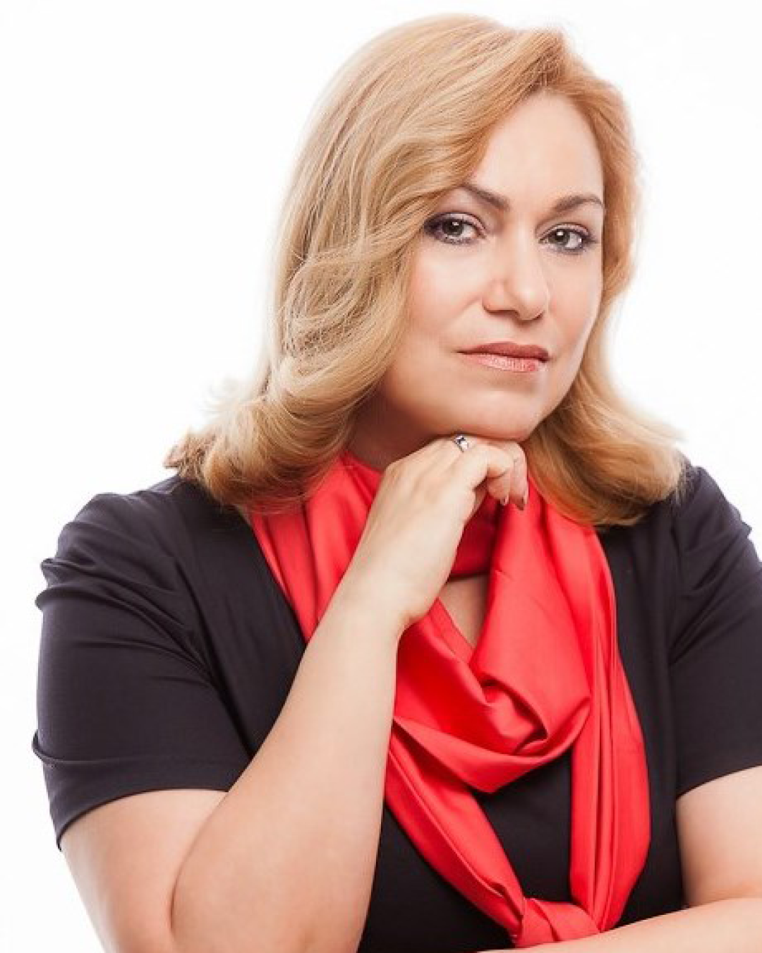 Елена Варданян - мотивационный спикер, эксперт в области речи и техник влияния, к.ф.н, основатель «Школы речи с Еленой Варданян»