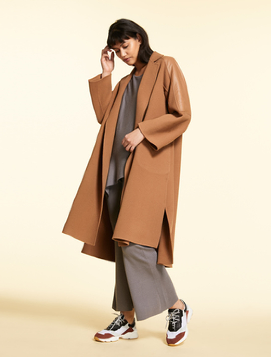 Дамам с формами Euromoda предлагает Persona by Marina Rinaldi – женственность, смелость в цветах и фасонах, ориентирован на дам с формами. Бренд