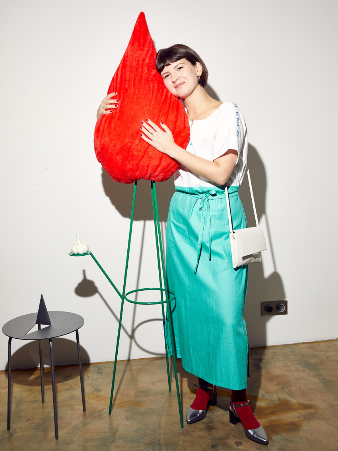 Ася Маракулина на своей выставке в Marina Gisich Gallery