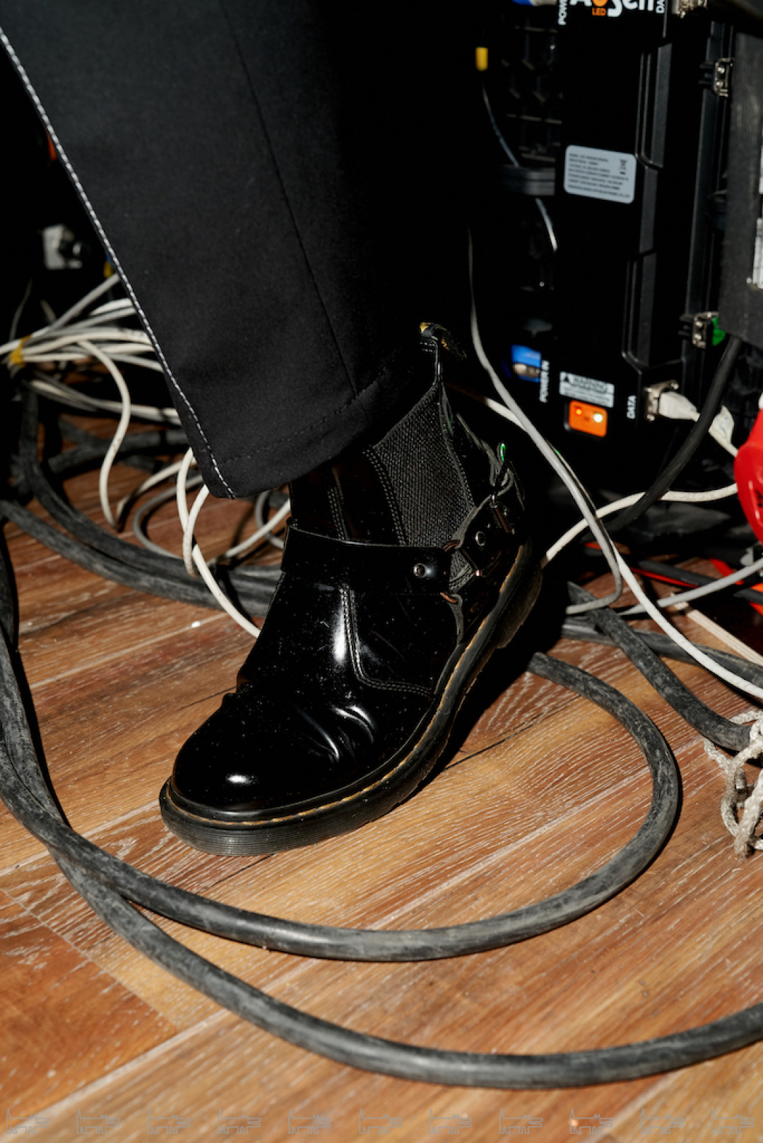 На Юре: тотал-лук Saint-Tokyo, ботинки Dr. Martens