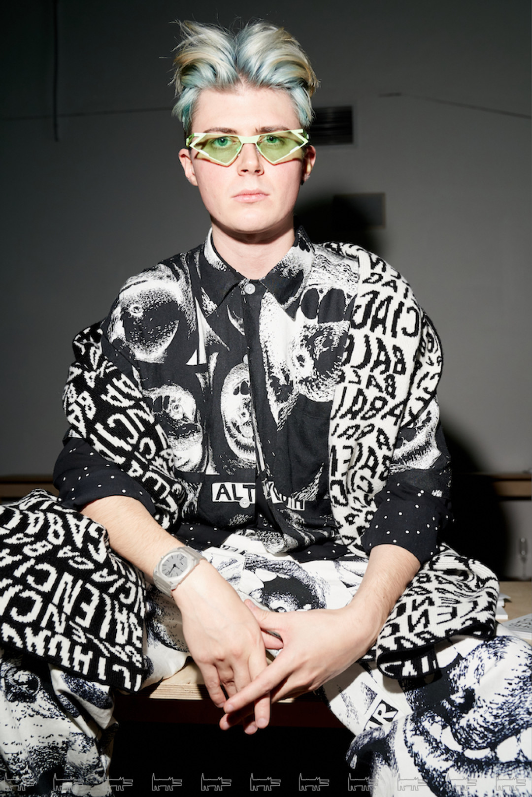 На Покрасе: рубашка и брюки Polar Skate Co x Iggy Alternative Youth, длинная рубашка Zara, очки Gentle Monster, шарф Balenciaga