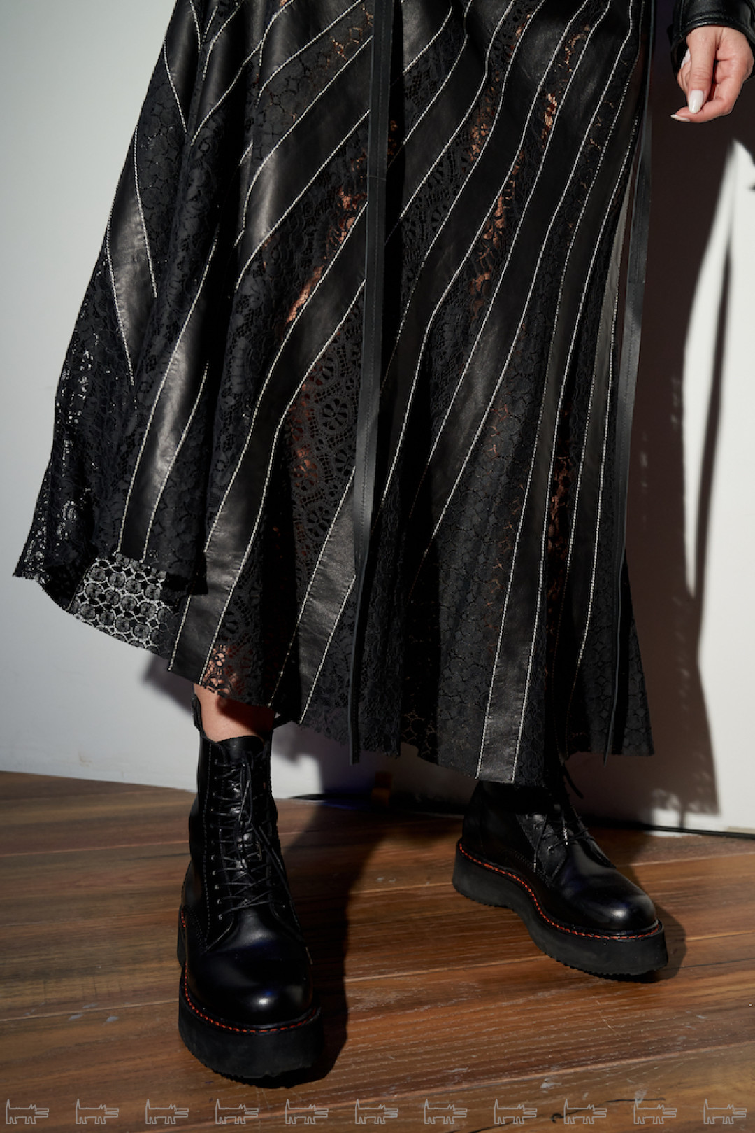 На Насте: платье Loewe, ботинки R13