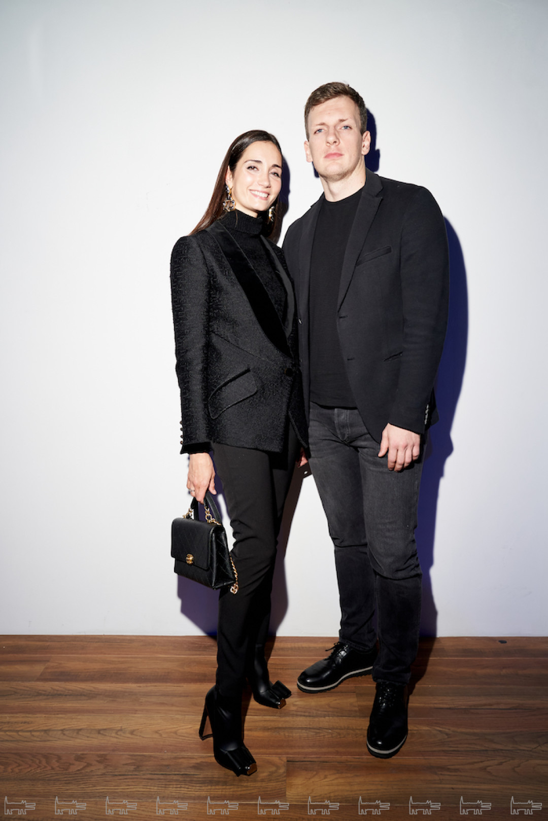 На Гале: бадлон Jana Segetti, жакет Proenza Schouler, брюки Ianis Chamalidy, сумка Chanel, серьги StoneAffair, ботильоны Valentino. На Николае: одежда