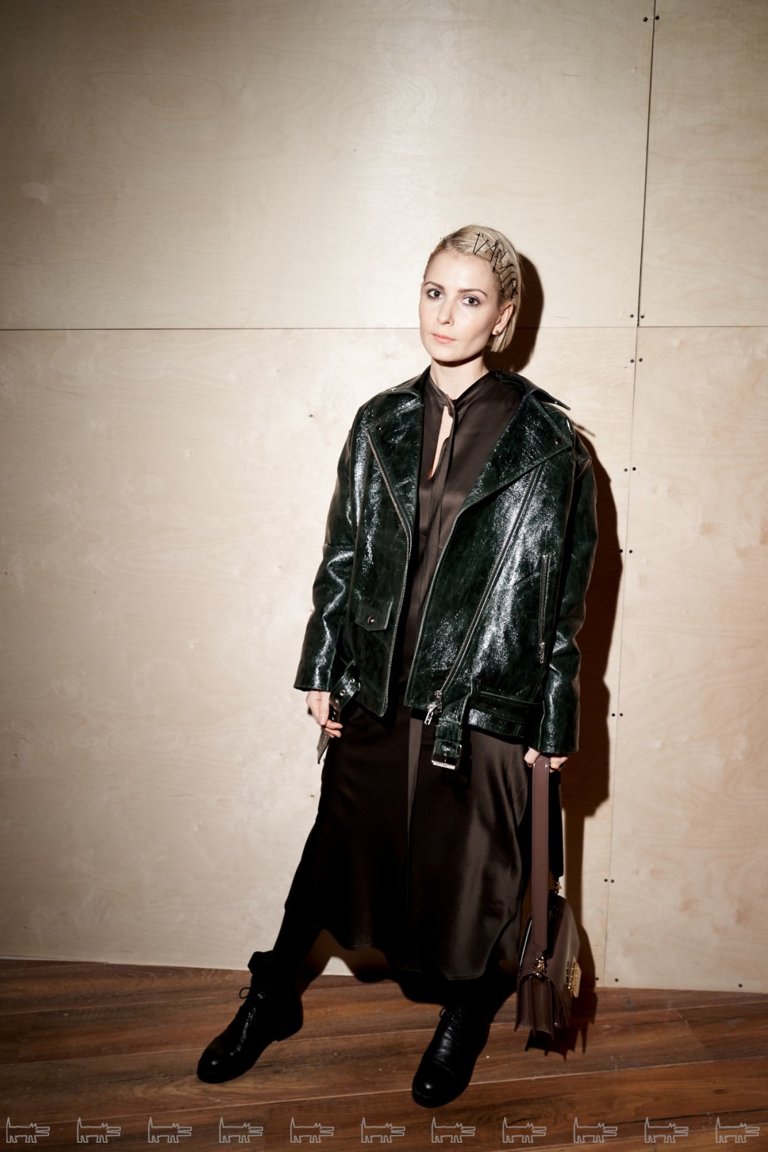 На Юлии: косуха ф_о_р_м_а, платье Subbota Label, сумка Zac Posen, кольцо Acne Studios, обувь Ernesto Dolani