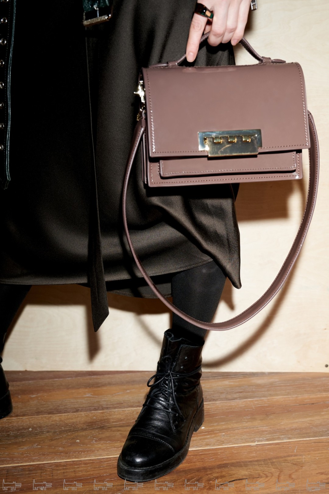 На Юлии: косуха ф_о_р_м_а, платье Subbota Label, сумка Zac Posen, кольцо Acne Studios, обувь Ernesto Dolani