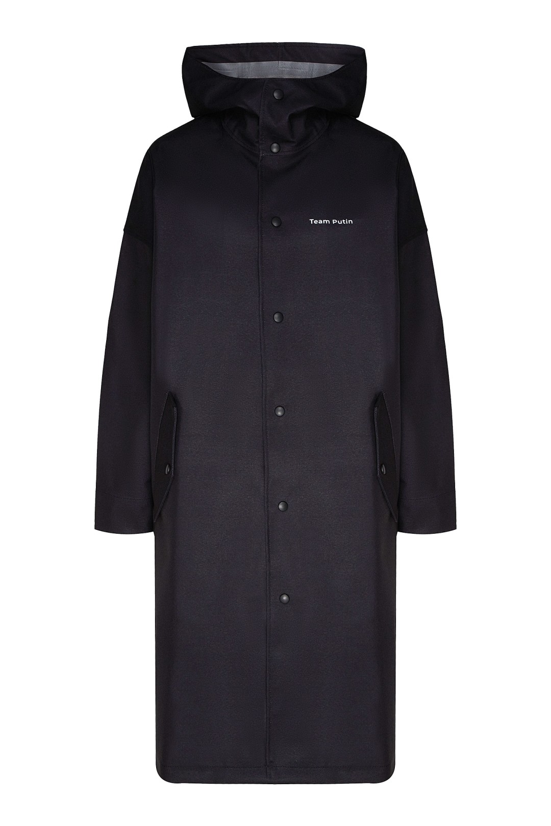 Черный плащ с капюшоном, 16 000 руб.