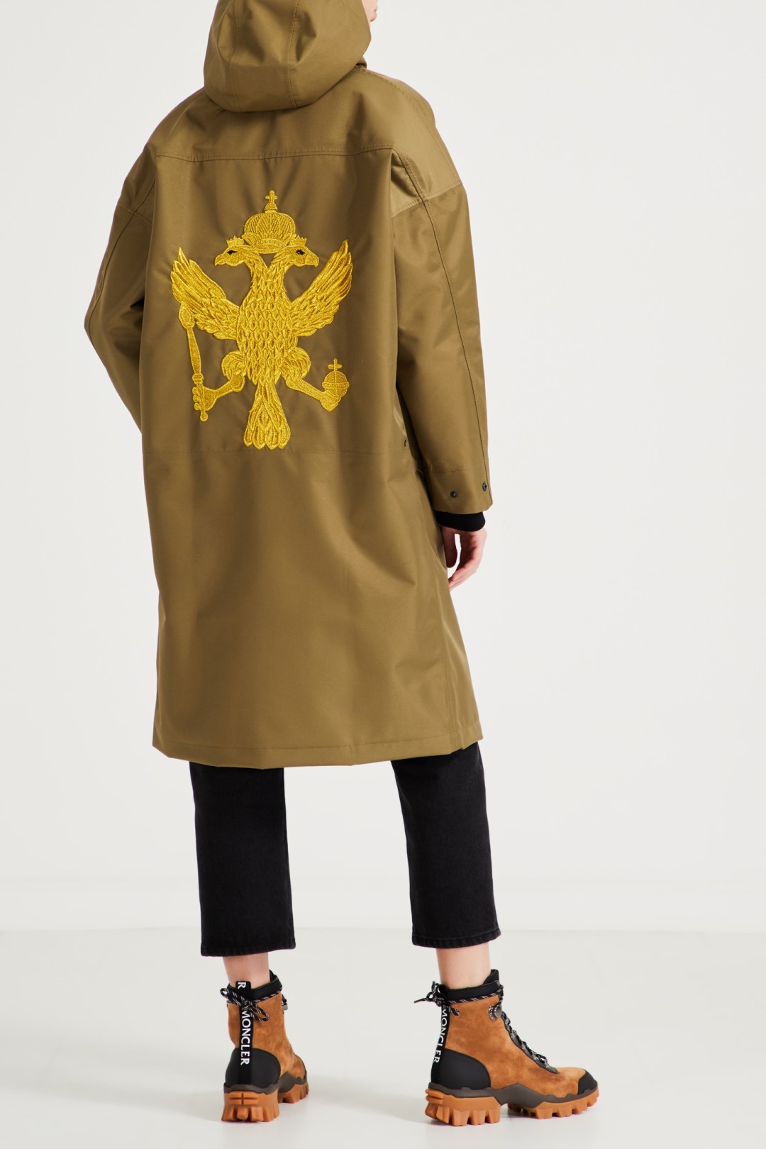 Плащ цвета хаки, 19 000 руб.