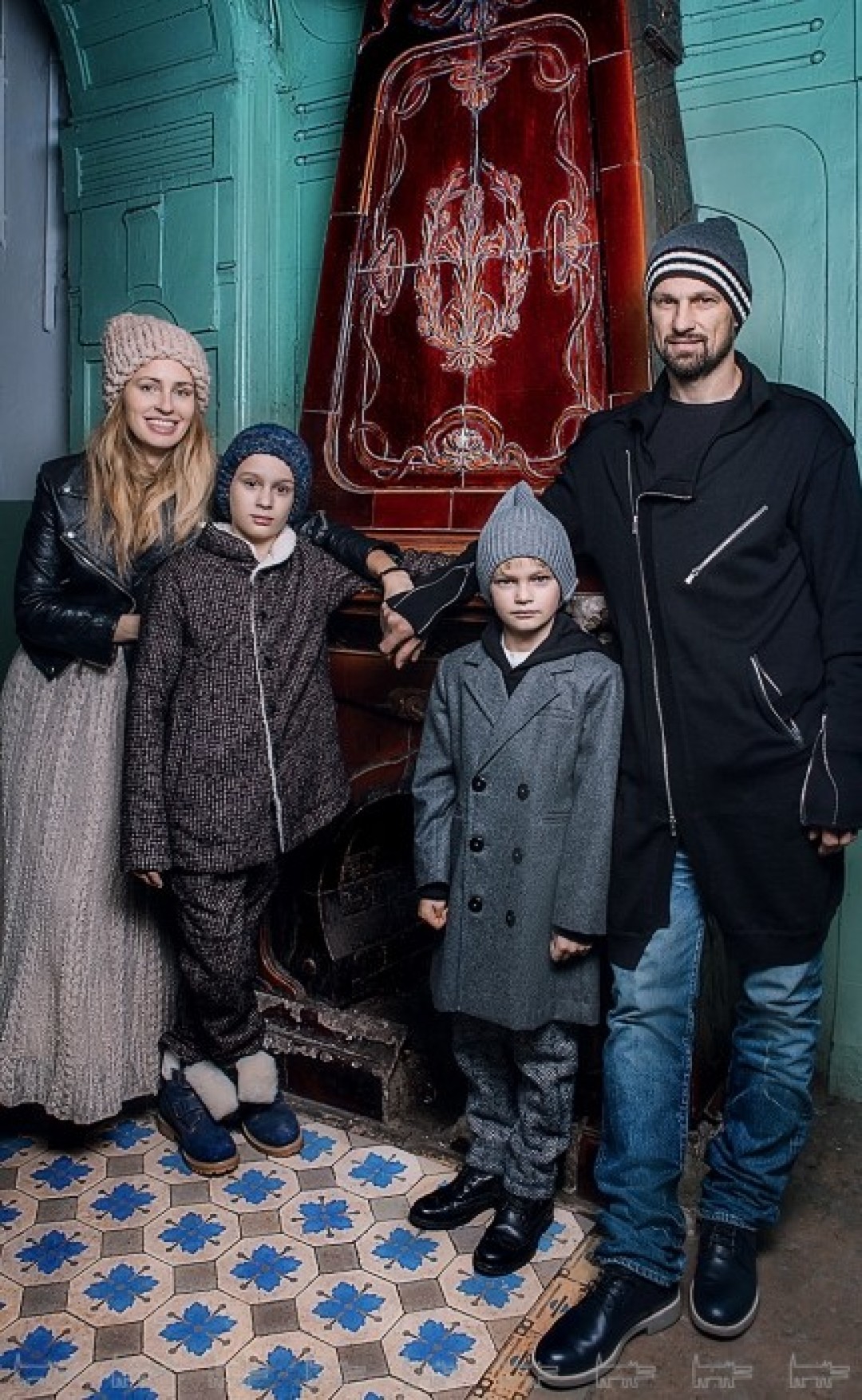 Сергей и Анна Семак с детьми в съемке «Собака.ru»