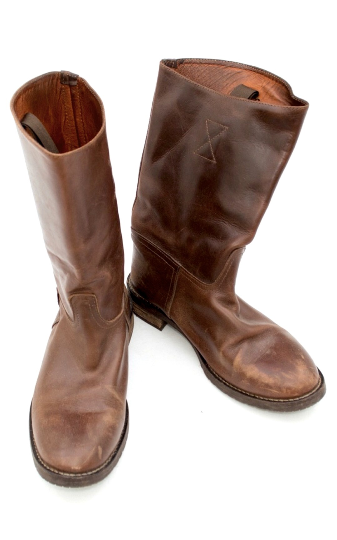 Сапоги — из плотной натуральной кожи, 37 размер, 2000 рублей («Room Store»)