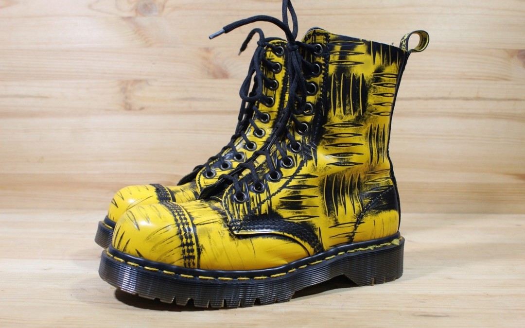 Ботинки Dr.Martens — с отсылкой к песне Жанны Агузаровой, 37 размер, 5500 рублей («Кошерный дом»)