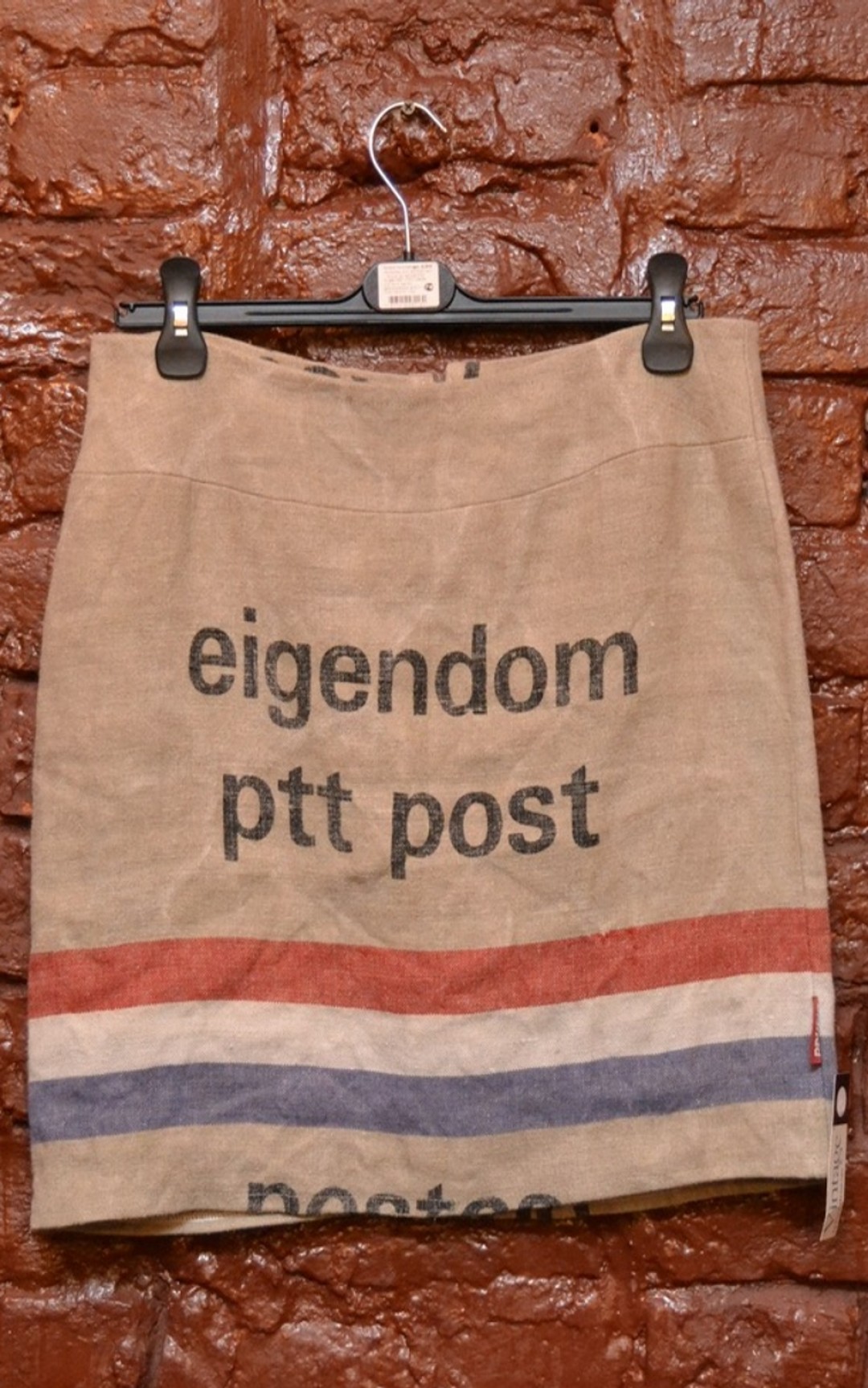 Юбка — мешковатая на молнии, 1000 рублей («Поток Vintage»)