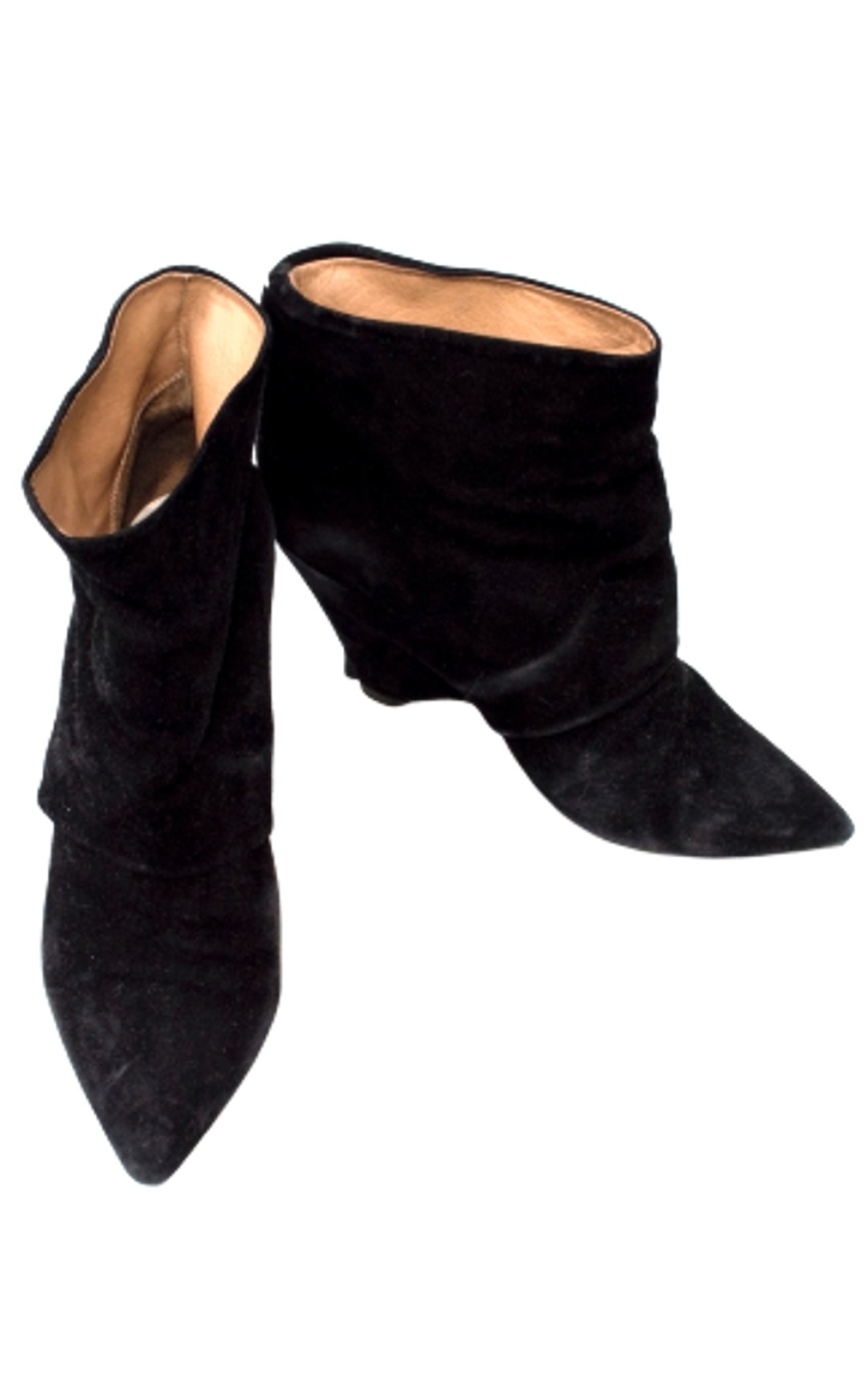 Ботильоны Maison Martin Margiela — из замши с подкладкой из мягкой кожи, 39 размер, 3000 рублей («Room Store»)