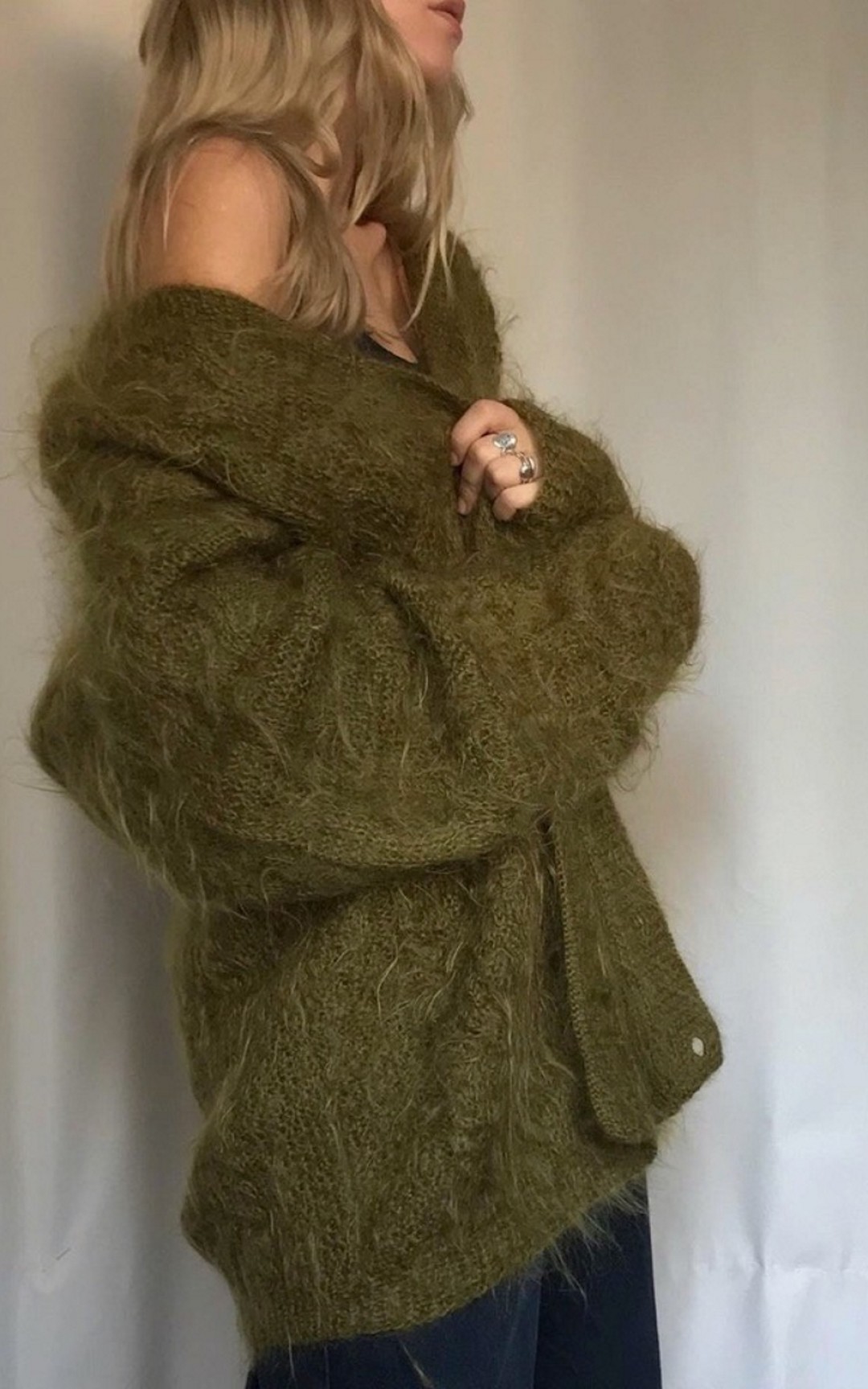 Кардиган — ручной вязки, 2000 рублей («Vi.Market»)