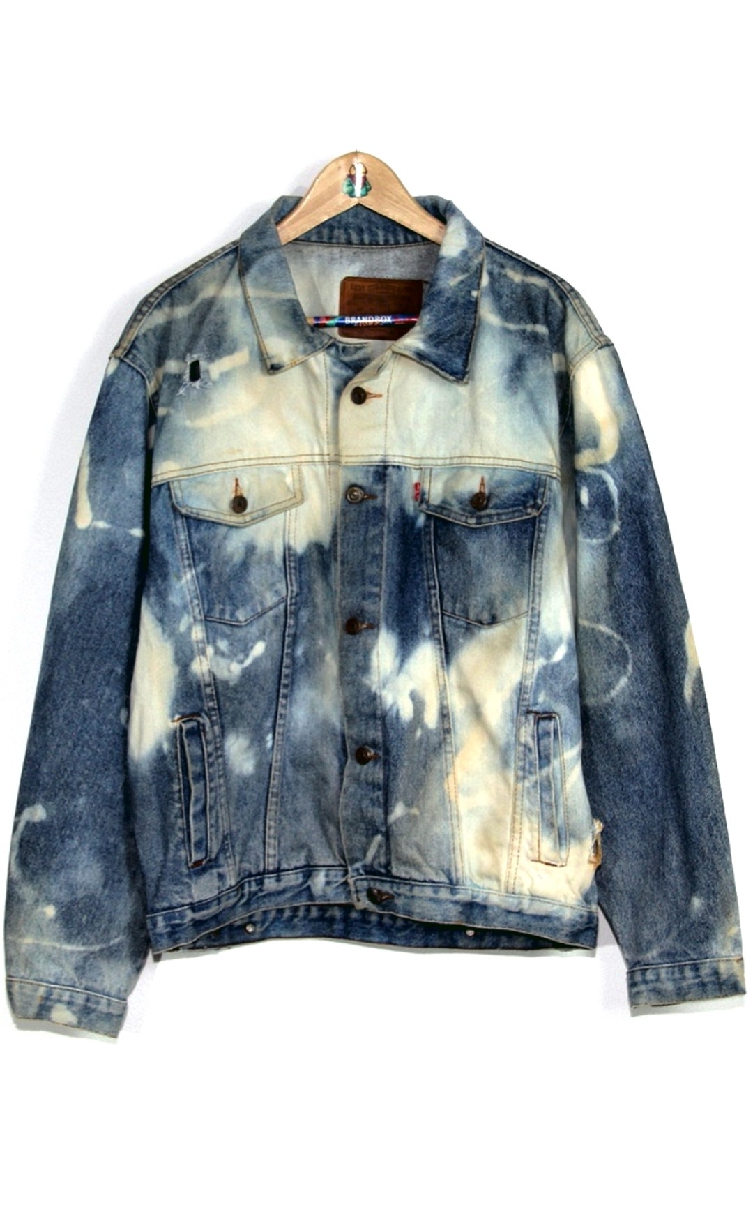 Куртка Levi's — «сверена вручную», размер L, 3599 рублей («Brand Box»)